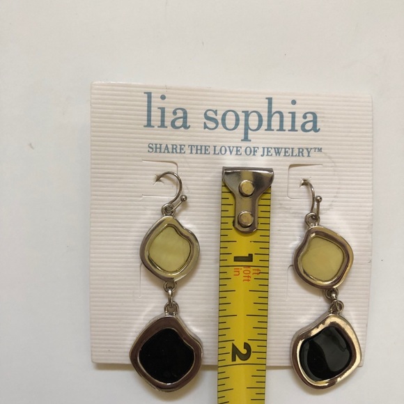 Lia Sophia hanging earrings. - Picture 4 of 5